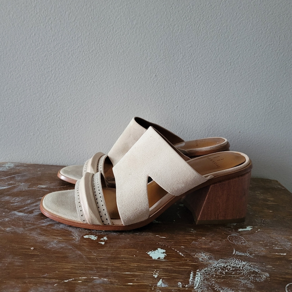 HALSTON sandals with brown wood grain block heel, sand coloured leather